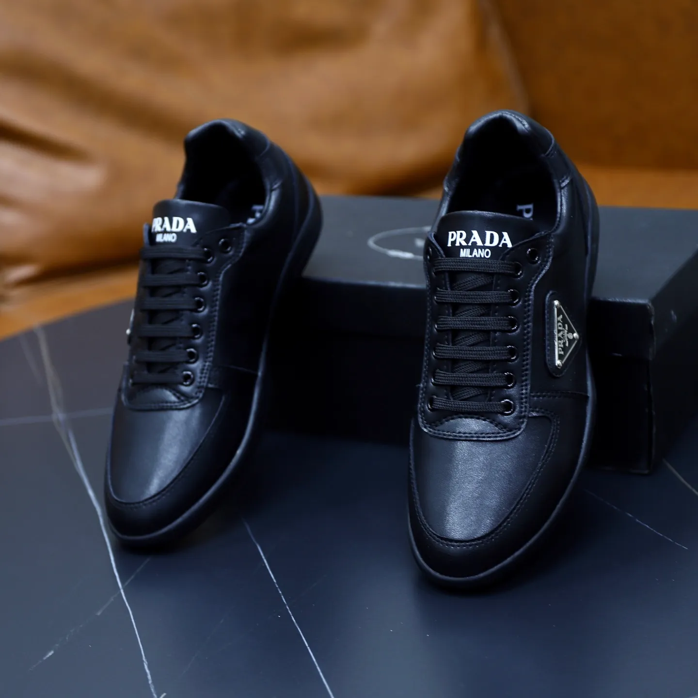Ex-factory price: 440💰🙅‍♂️🙅‍♂️🙅‍♂️ Brand: PRADA Standard code: 38-44 (45 customized) Grade: Same as the official website Material: Original leather splicing, comfortable and breathable lining, original wear-resistant outsole Style category: Men's fashionable casual shoes, running shoes, noble luxury brand elements, top luxury Color: actual picture color